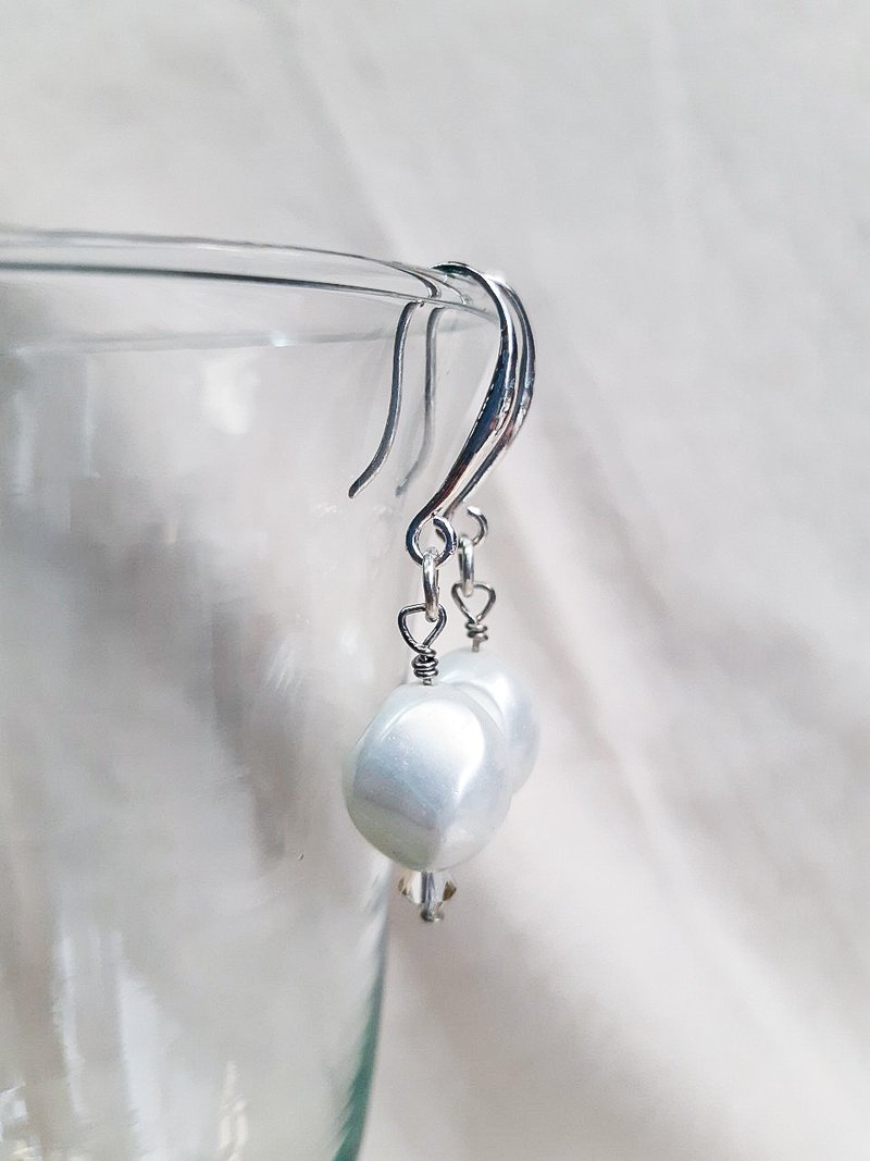 Romantic white seafoam earrings/ Clip on - 耳环/耳夹 - 贝壳 白色