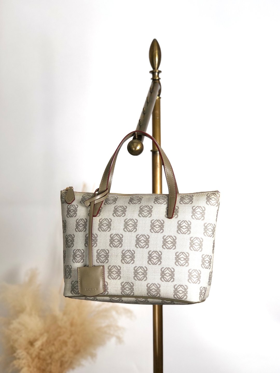 【日本直送 名牌中古包】LOEWE 罗威 Anagram 托特包 灰色 PVC 皮革 vintage 古着 n4c8vp - 手提包/手提袋 - 防水材质 灰色