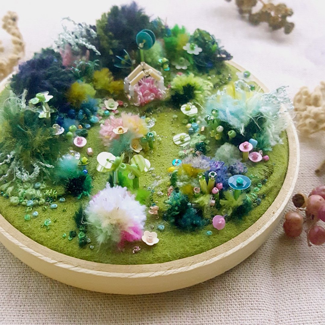 【爱的家】立体刺绣画-11cm 客制商品  生日礼物 结婚礼物 纪念 - 订制画像 - 绣线 多色
