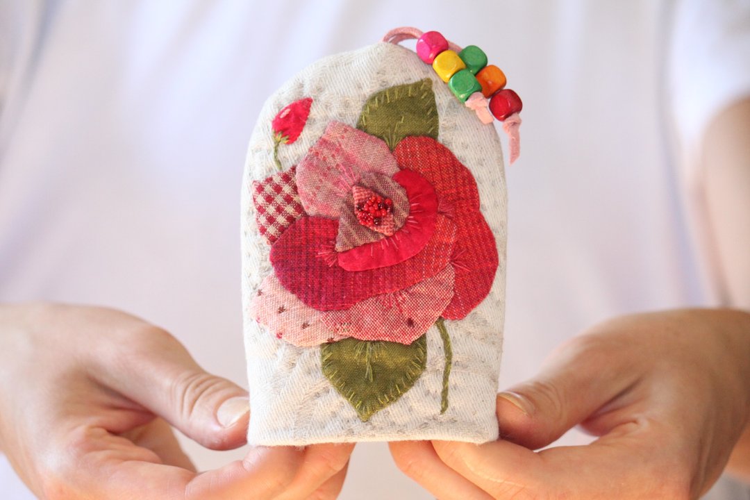 Japanese Patchwork Style Quilted Key-holder, Soft keychain with Rose. - 钥匙链/钥匙包 - 其他材质 