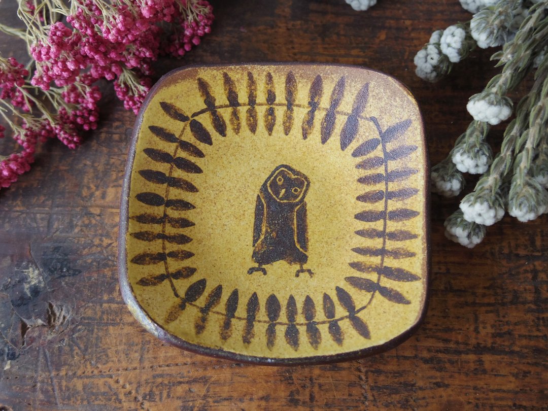 Tiny plate with Barn owl - 盘子/餐盘/盘架 - 陶 黑色