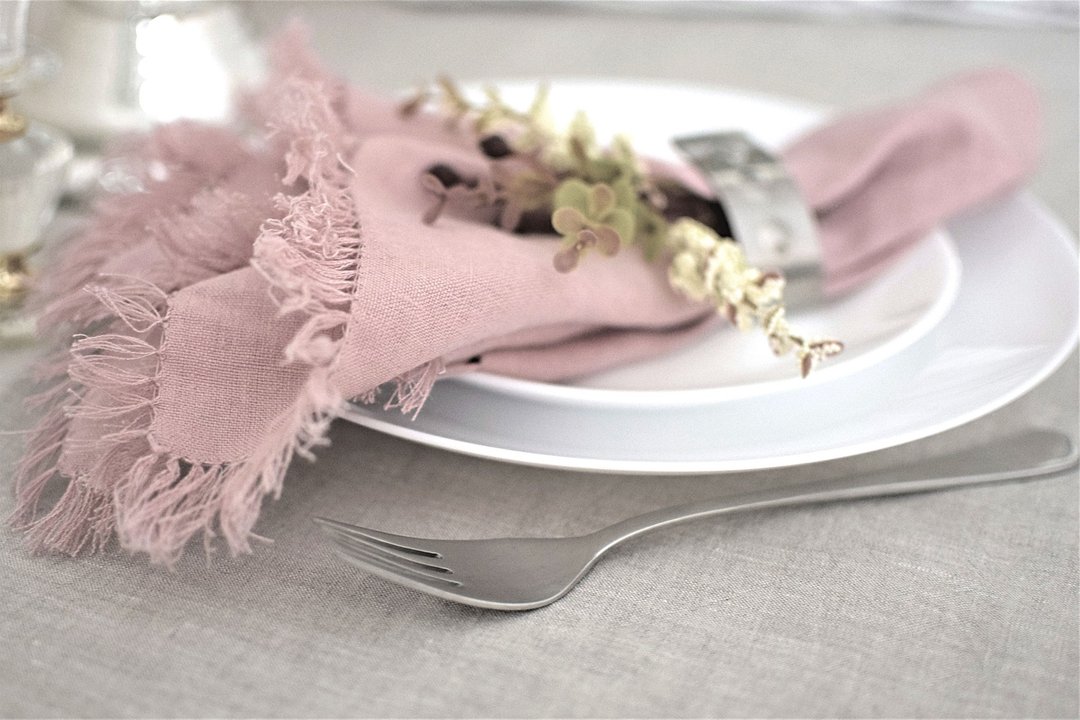Set Of Linen Napkins With Fringe in dusty pink color, Soft Washed Linen Napkin - 餐垫/桌巾 - 亚麻 