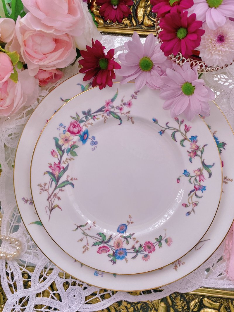 英国骨瓷皇家御用Wedgwood 1950年手绘花卉古董蛋糕盘餐盘库存品 - 盘子/餐盘/盘架 - 瓷 多色