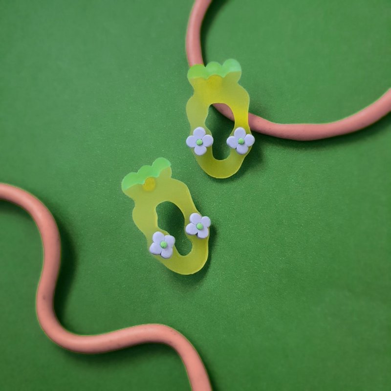 吃花女子系列 耳环 - 半透明 压克力 贴耳 花瓶 耳针 耳夹 - 耳环/耳夹 - 压克力 黄色