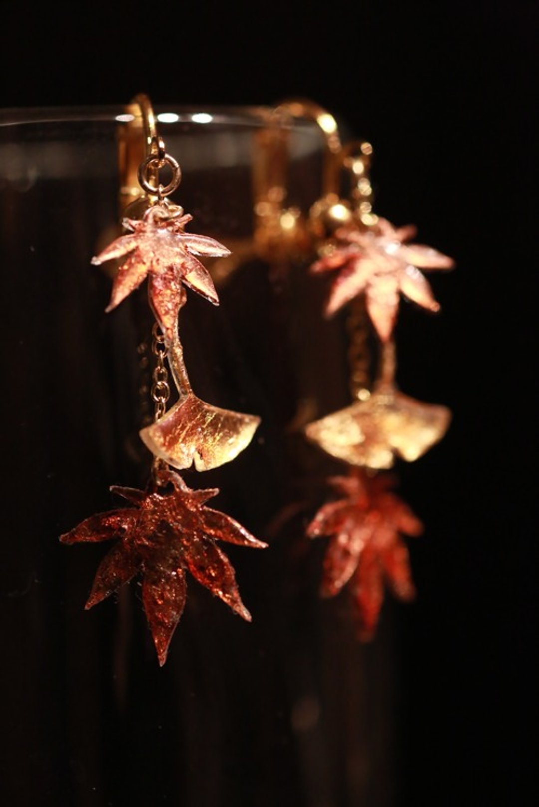 Fluffy Little Autumn Piercings &amp; Earrings - 耳环/耳夹 - 压克力 金色