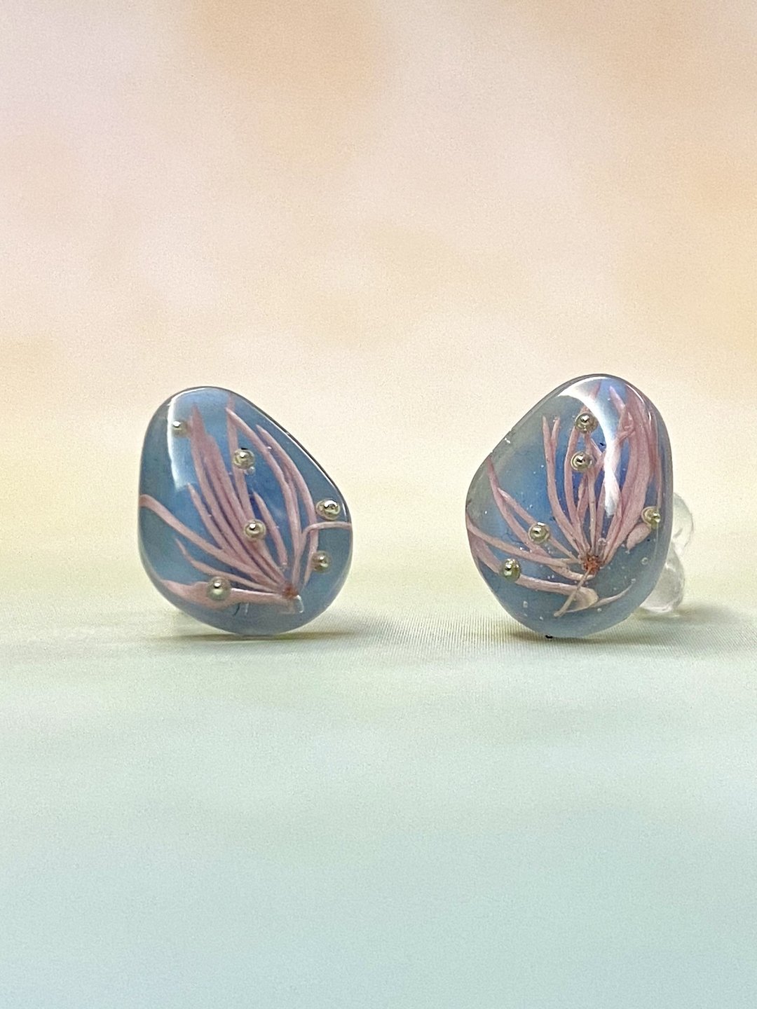 粉红蓬莱松 树脂耳环 925纯银镀18K金耳针 可改耳夹 - 耳环/耳夹 - 植物．花 蓝色