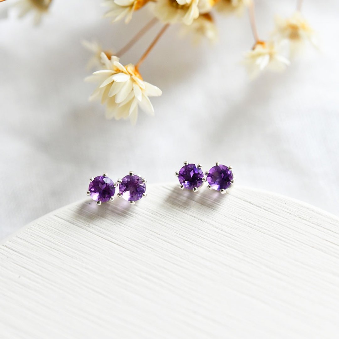 Love Guardian Stone Amethyst Stud Earrings Clip-On Allowed 4mm 1 Pair February Birthstone - 耳环/耳夹 - 宝石 紫色