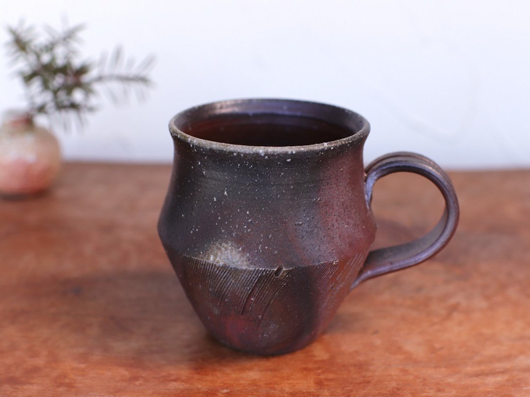 Bizen ware coffee cup (wild grass) c9-021 - 咖啡杯/马克杯 - 陶 咖啡色