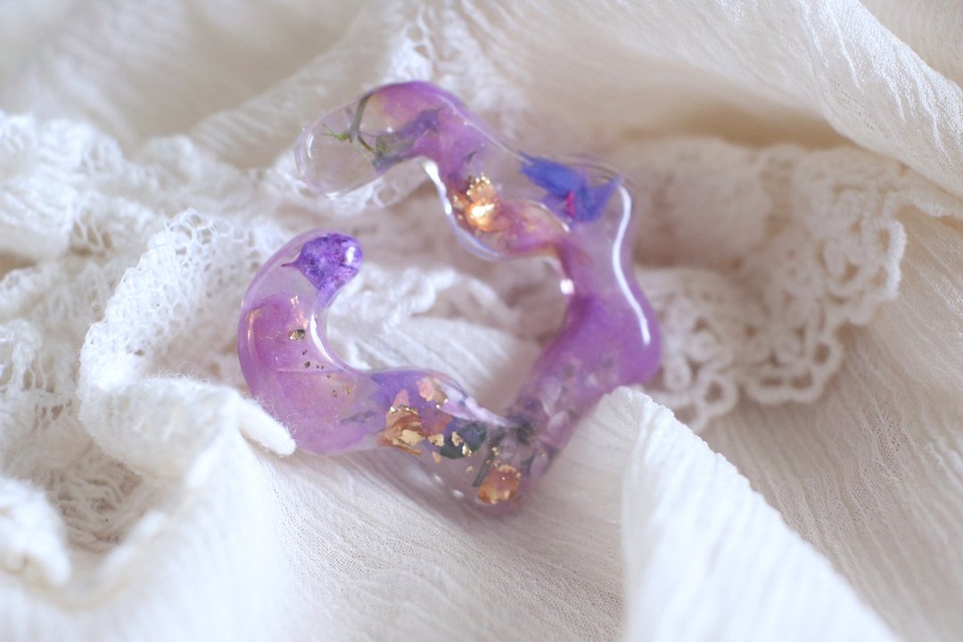 Flower ear cuff - 耳环/耳夹 - 树脂 紫色