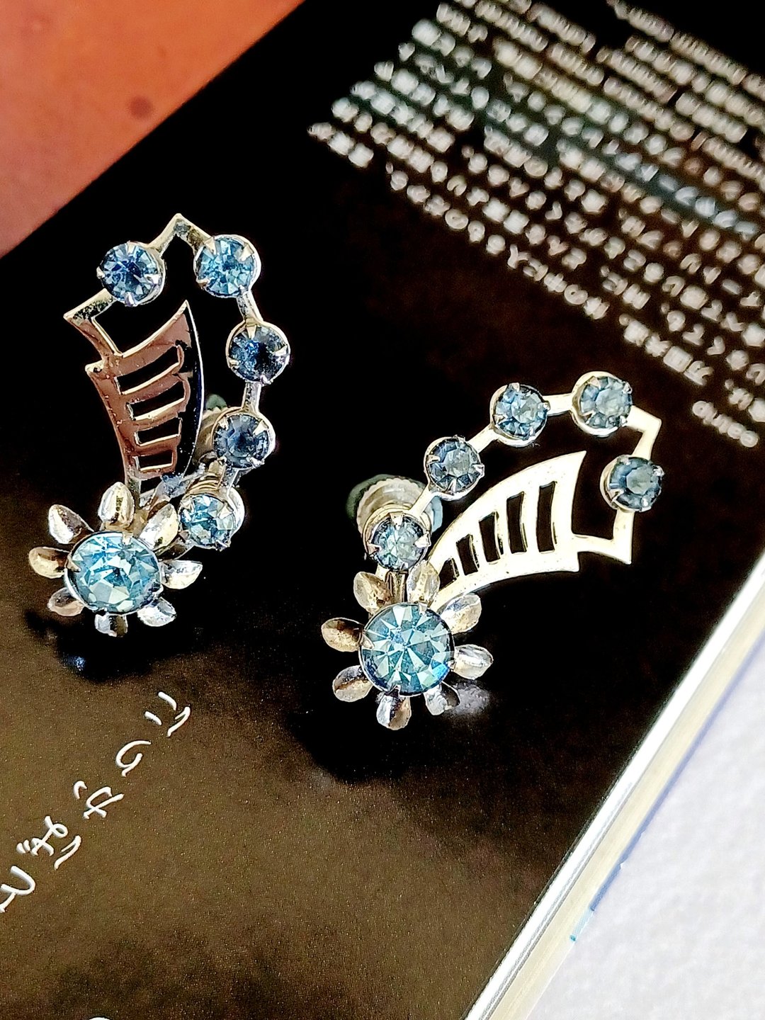 vintage jewelry 气质水蓝小花莱茵 夹式耳环 - 耳环/耳夹 - 其他金属 