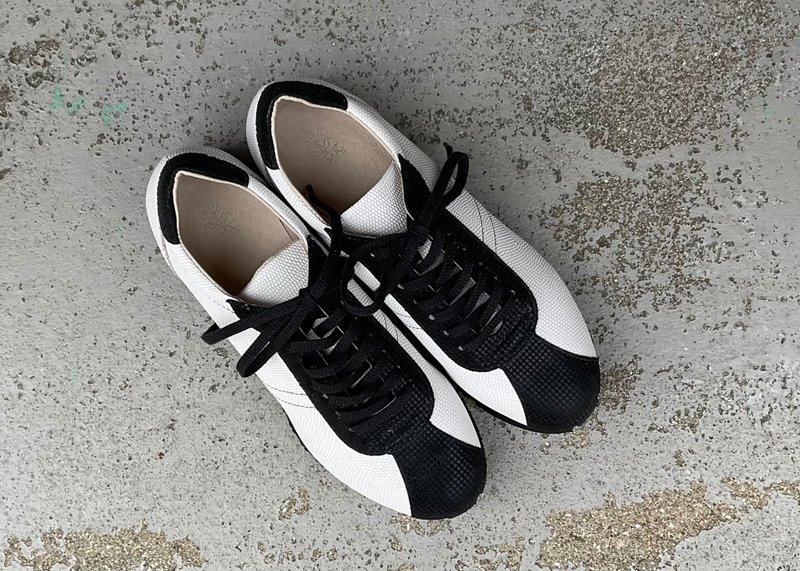 【新款独一无二系列】现货供应 尺寸仅有 23.5cm〜24cm EMA 运动鞋优惠中！ - 女款休闲鞋 - 真皮 白色