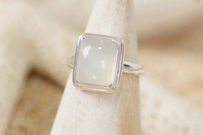 Moonstone Silver Ring - 戒指 - 宝石 白色