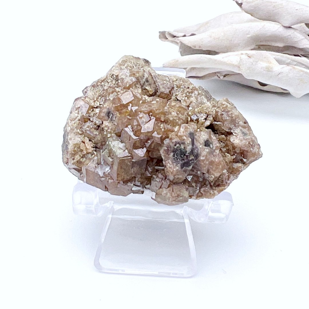 碧栖。矿标 原矿 疗愈 招财 l 内蒙古绿石榴石共生方解 矿标 l - 摆饰 - 石头 绿色