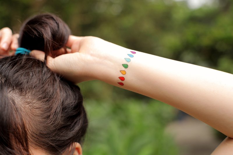 Deerhorn design / 鹿角 刺青 纹身贴纸 2入 彩色 雨滴 水滴 彩虹 - 纹身贴 - 纸 多色