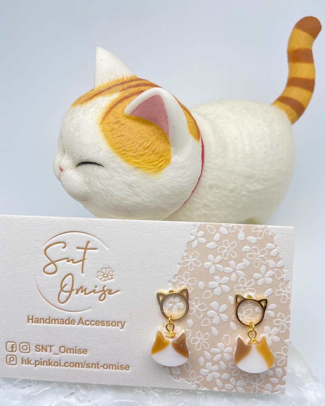 【三色•喵 坠吊扩香石耳环】香港制造/扩香石饰品/耳环/宠物/猫 - 耳环/耳夹 - 其他材质 多色
