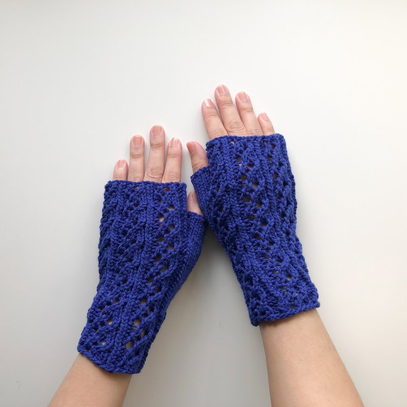 晓织物 手工编织羊毛镂空花纹露指保暖手套-宝蓝 - 手套 - 羊毛 蓝色