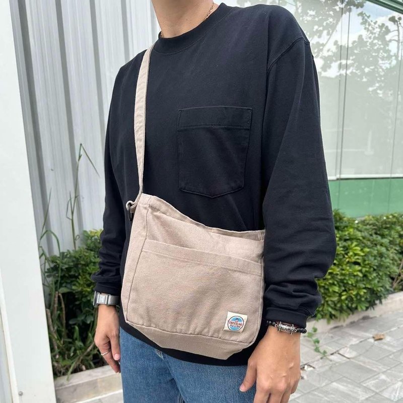 Underline 米色帆布迷你邮差包 / 斜背包 - 侧背包/斜挎包 - 棉．麻 卡其色