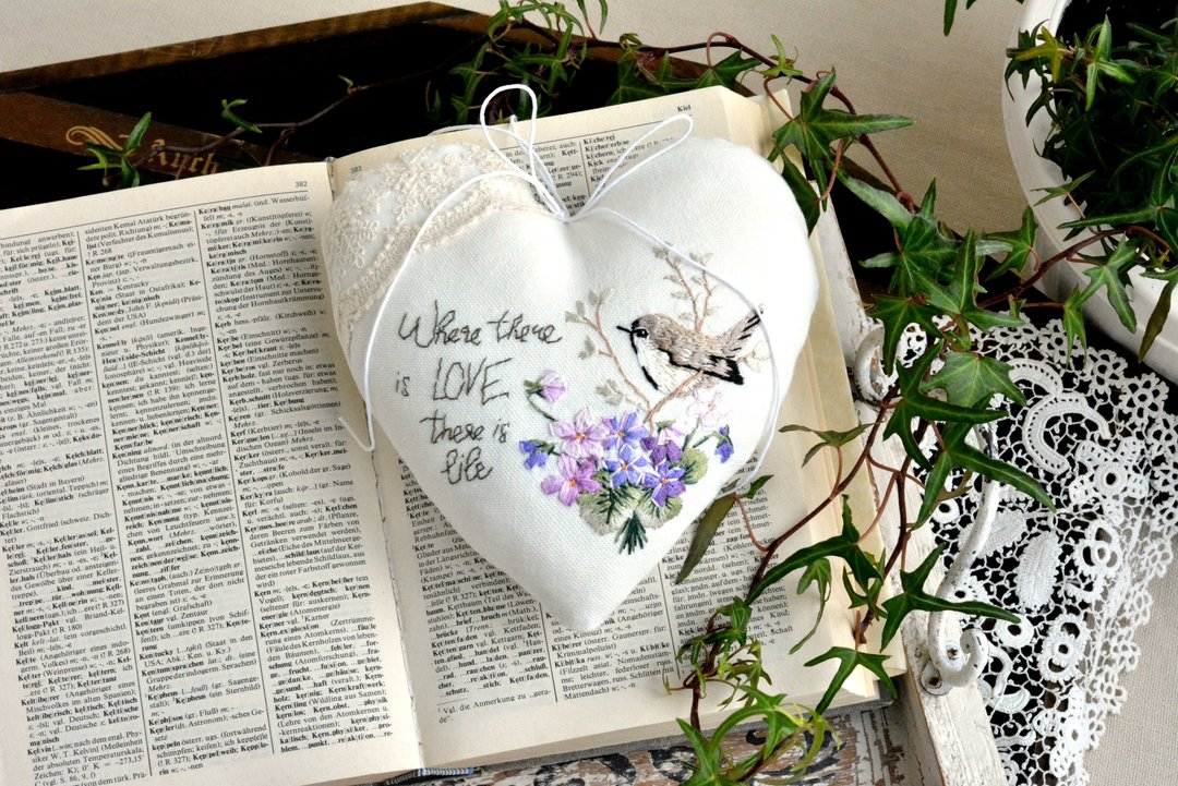 Gift for her with violet flowers french country decor hand embroidery heart - 墙贴/壁贴 - 亚麻 紫色