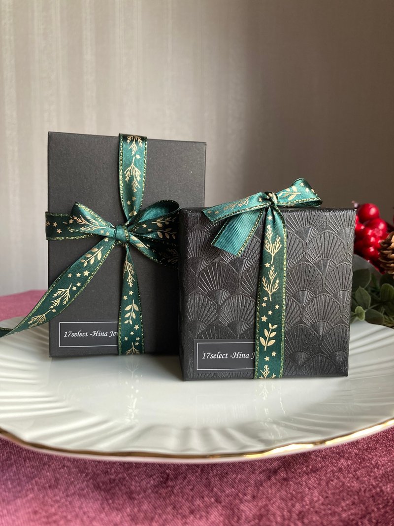 加购买 - 黑色礼物盒 / 礼物推荐 - 耳环/耳夹 - 纸 黑色