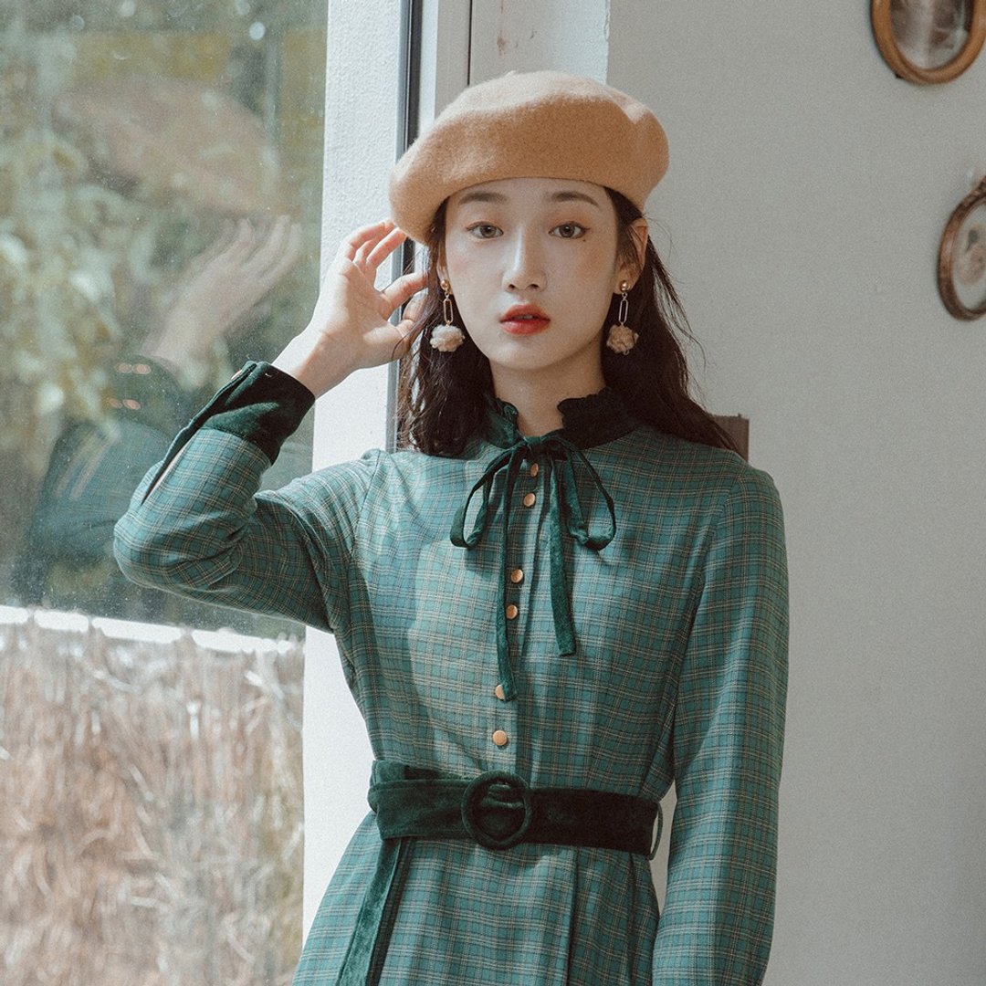 图中模特戴的是卡其色  可调节复古优雅毛呢贝雷帽子 - 帽子 - 聚酯纤维 多色