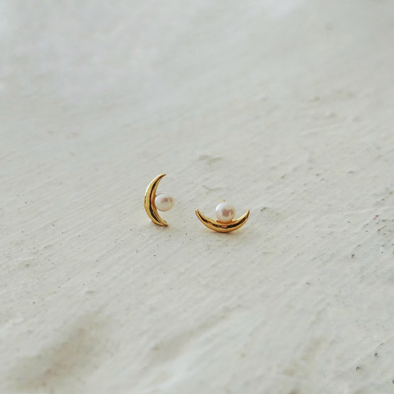 Luna | 月亮天然珍珠耳钉 - 耳环/耳夹 - 银 