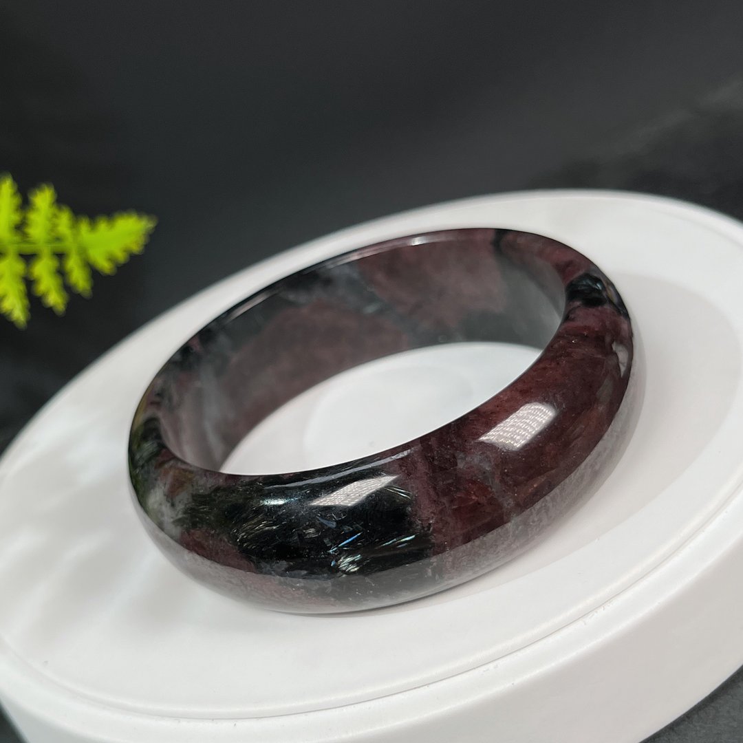 天然石榴石手镯62MM 玉化爆晶共生蓝闪石手环 烟花绽放 提升自信 - 手链/手环 - 水晶 红色