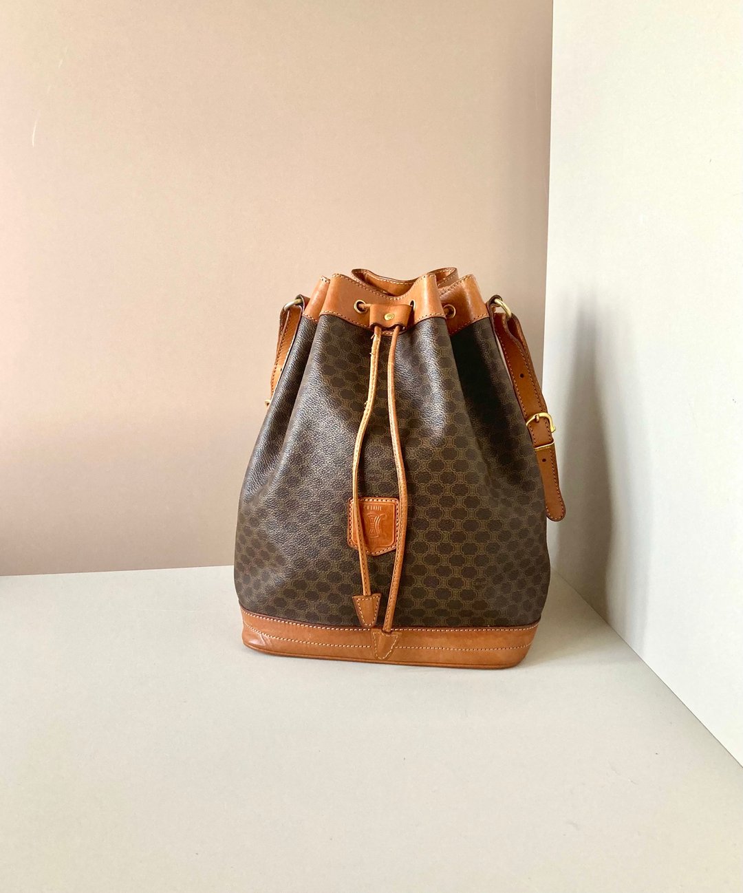 中古二手Celine咖啡色老花皮革单肩抽绳水桶小包侧背斜孭背手袋 - 侧背包/斜挎包 - 真皮 咖啡色