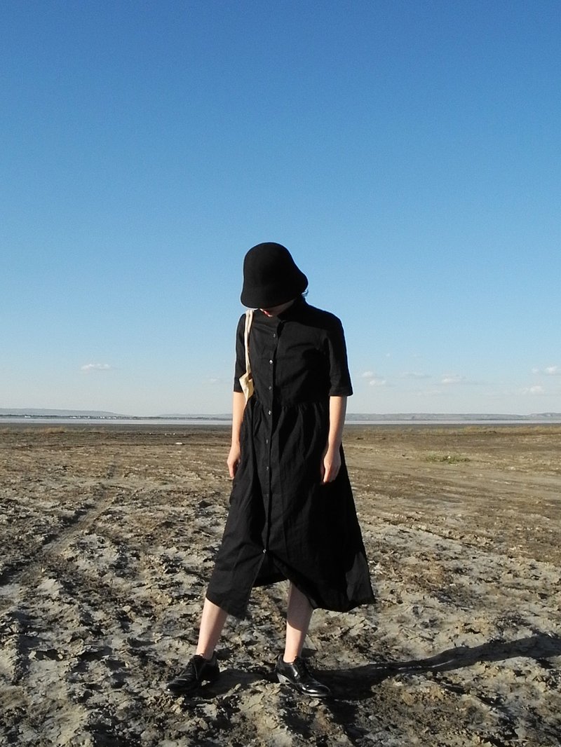 水洗棉 法式翻领 寬鬆连身裙 短袖洋装 玄色 - 洋装/连衣裙 - 棉．麻 黑色