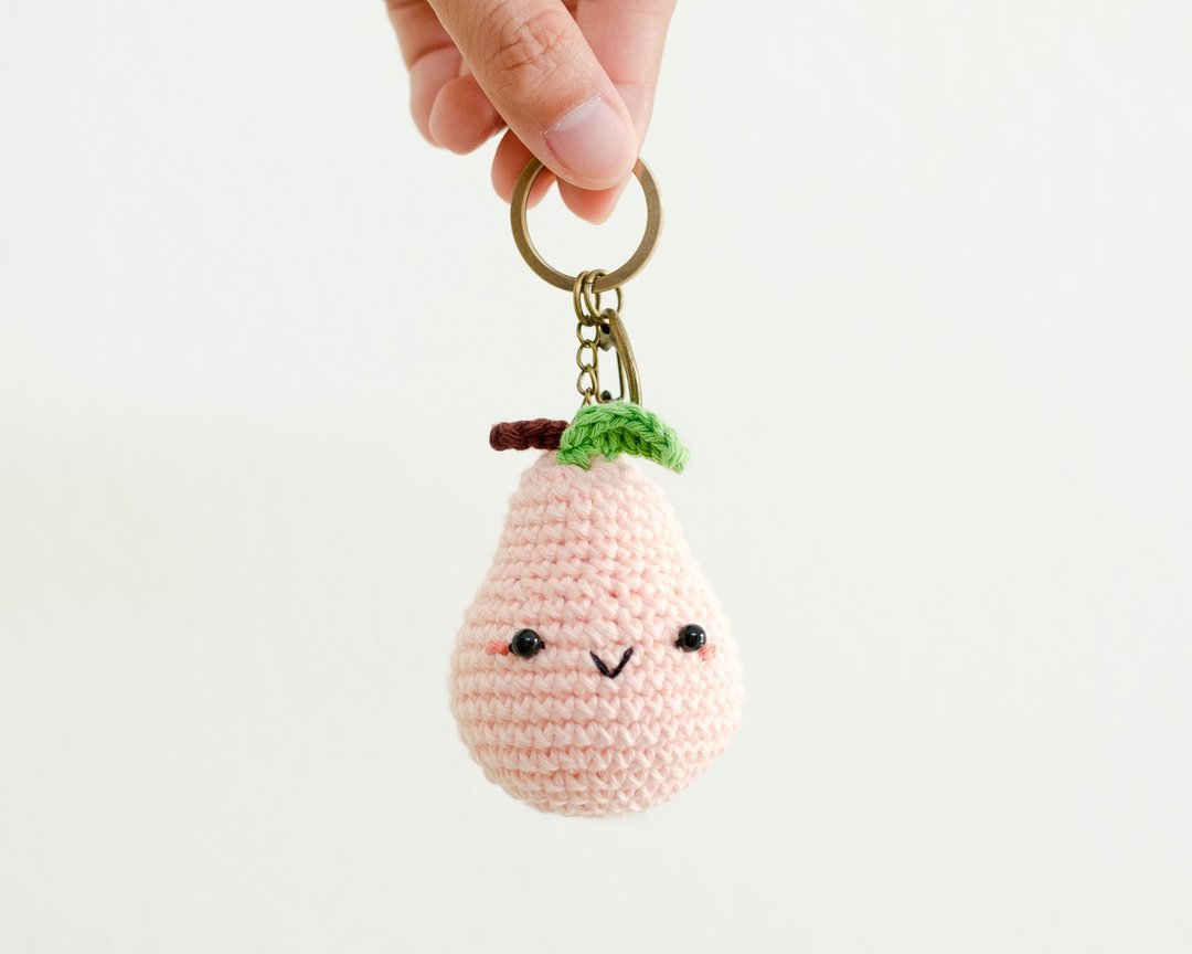 Keychain - The Fruit Pear | pink, keyring, amigurumi, animals, crochet stuff. - 钥匙链/钥匙包 - 棉．麻 粉红色