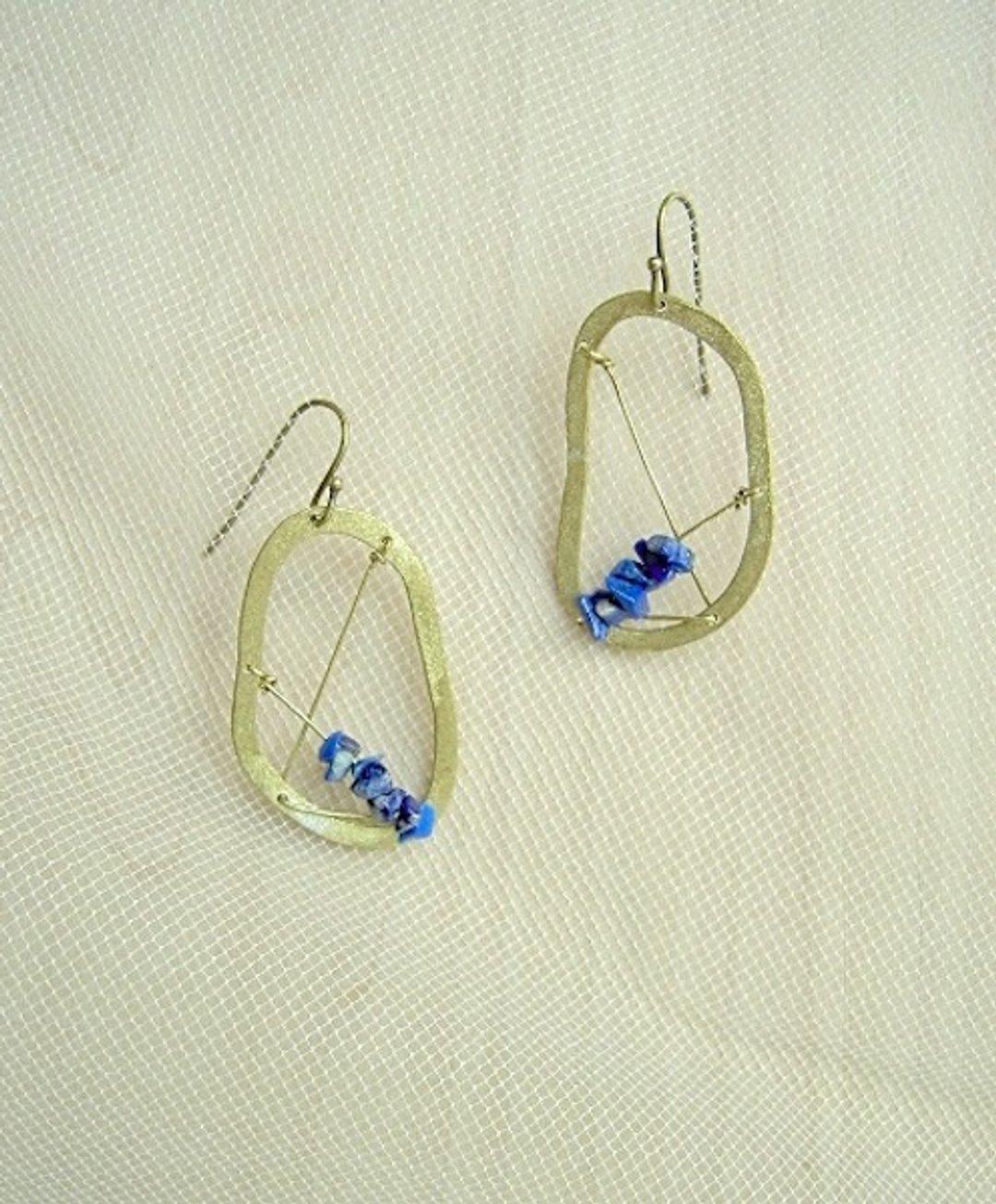 Lapis lazuli earrings - 耳环/耳夹 - 其他金属 金色