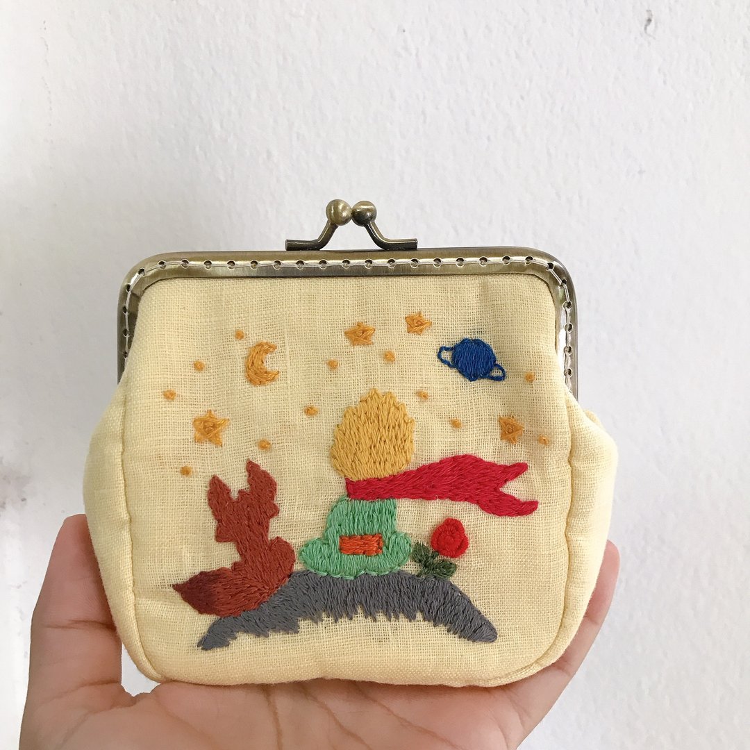Hand embroidery Little Prince coin pouch - 零钱包 - 棉．麻 黄色