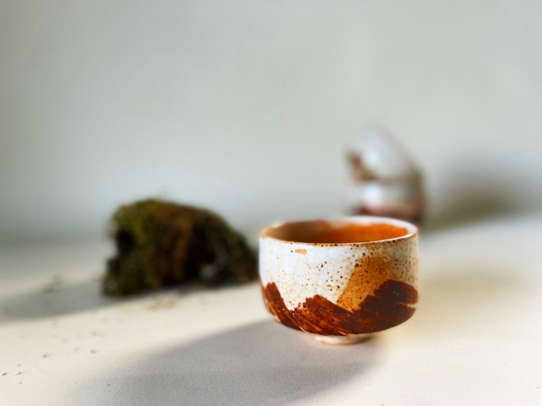 【HUGOSUM 和菓森林】在地职人手作志野烧小茶碗 - 含精装小木盒 - 茶具/茶杯 - 陶 橘色