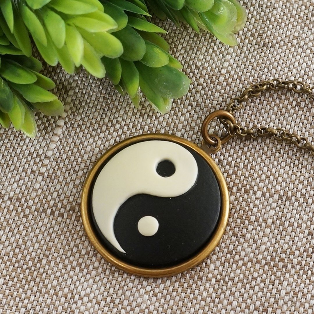 Yin Yang Cameo Ivory Black and White Round Brass Pendant Necklace Man Jewelry - 项链 - 其他材质 黑色