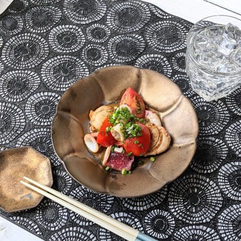 复古古铜金花形大盘 波佐见烧 日式手作磁盘 - 浅碟/小碟子 - 陶 卡其色