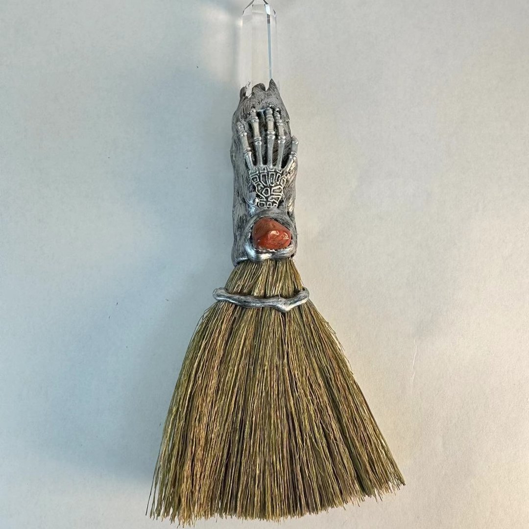 【鬼天厦送电影票】白水晶魔法扫把/开运小物/礼品/避邪/风水摆饰 - 摆饰 - 水晶 多色