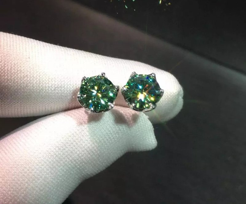 Green Moissanite Earrings, D Color Green Moissanite Studs, 1 Ct Each Total 2 CT - 耳环/耳夹 - 其他金属 银色
