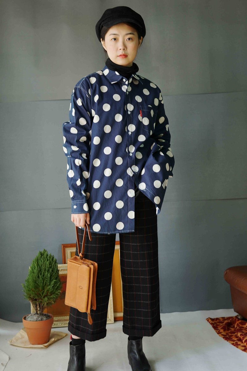 寻宝古着-深蓝白点大圆点中性棉质衬杉 - 女装衬衫 - 棉．麻 蓝色