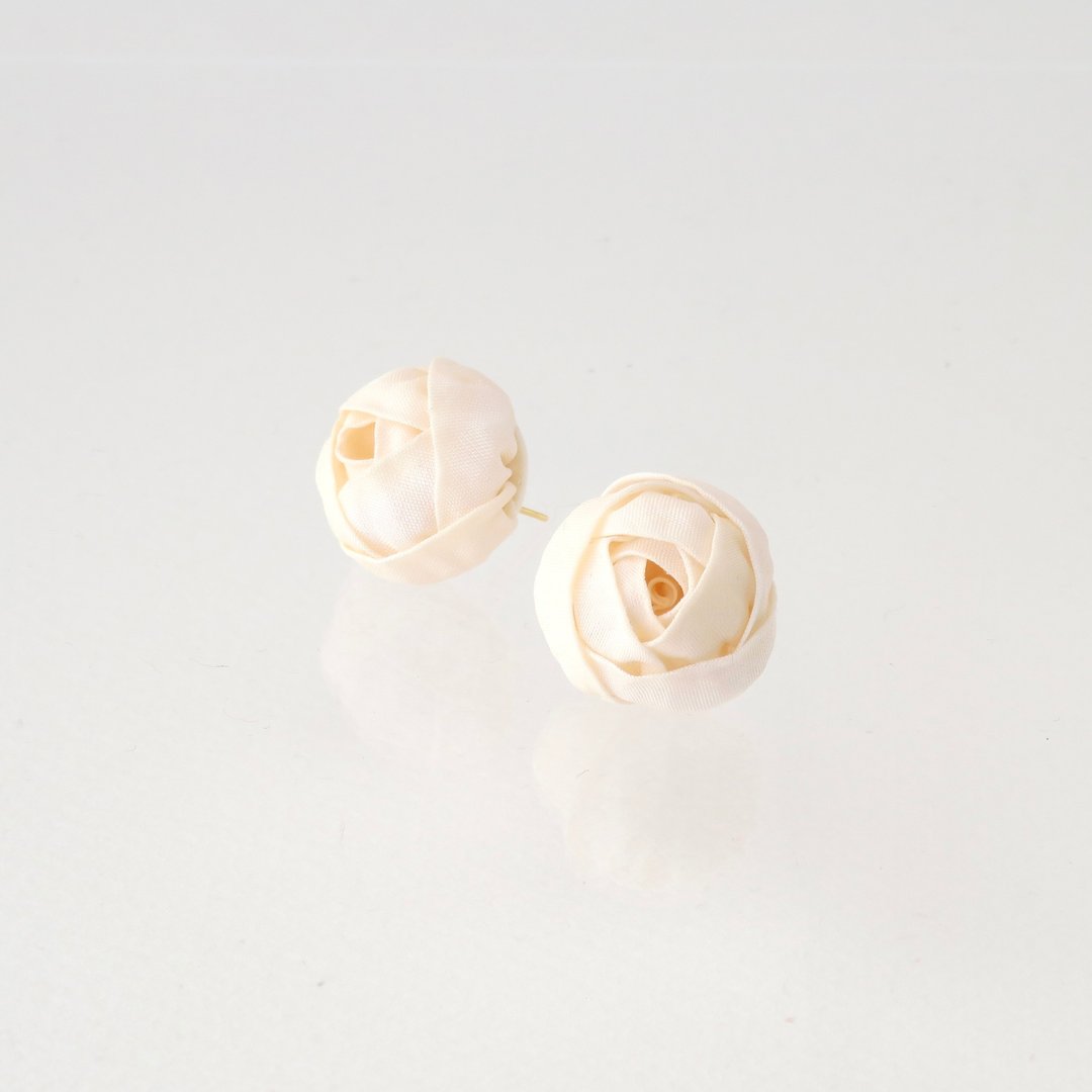 牡丹花苞款耳针/耳夹 | 和服升级再造饰品 - 耳环/耳夹 - 丝．绢 白色
