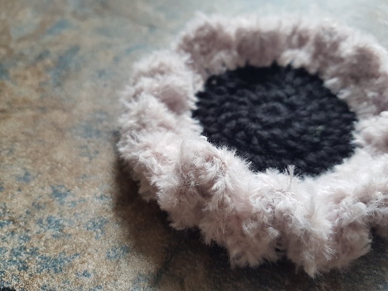 矿垫/矿窝/编织节气于夏至  /毛绒绒宇宙生物/黑与驼灰 - 摆饰 - 棉．麻 黑色