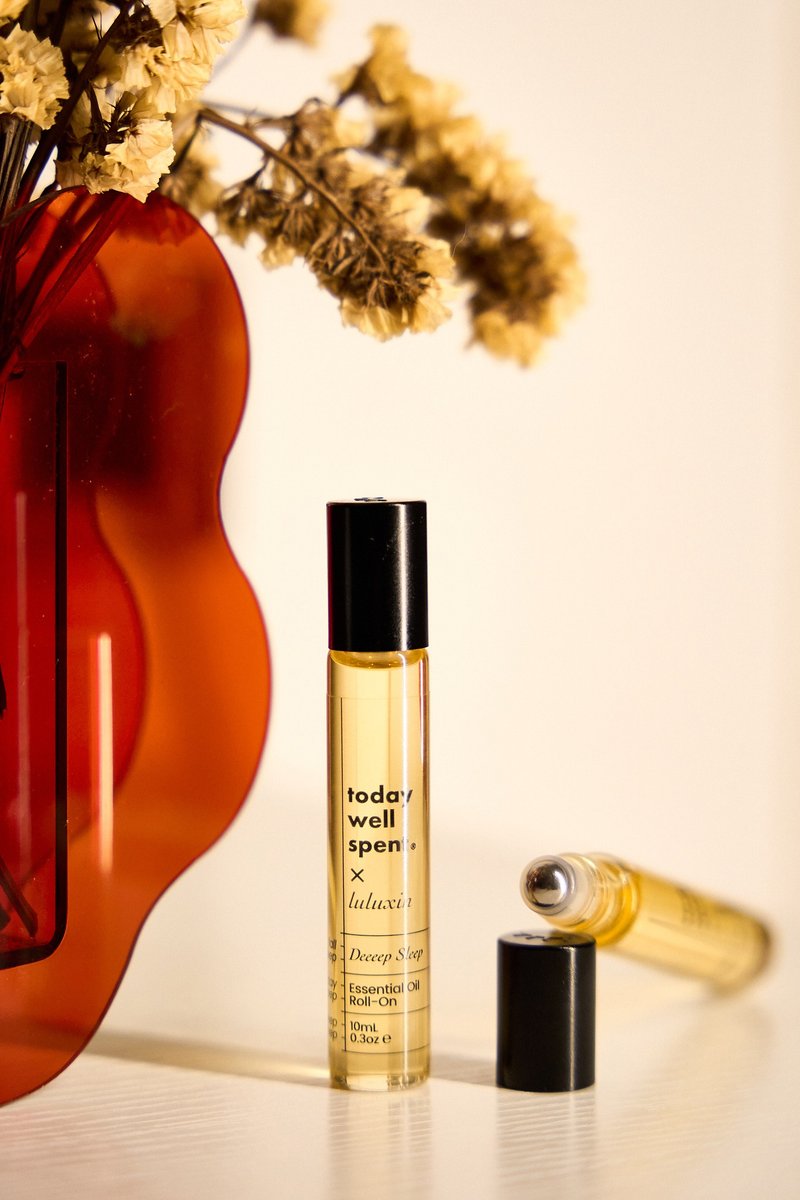 TCM-Infused Aromatherapy Essential Oil Roll-On For Deeper Sleep - 精华液/安瓶 - 精油 黄色