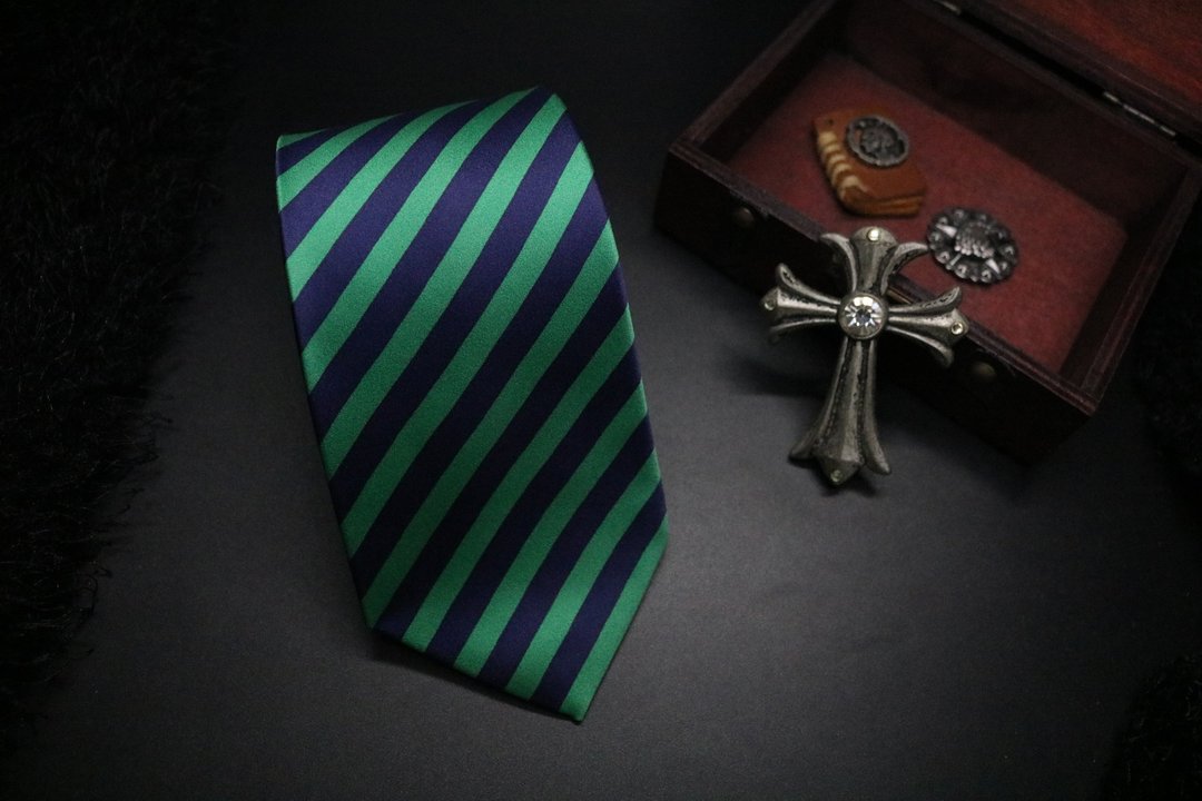 绿色条纹真丝领带/商务型男necktie - 领带/领带夹 - 丝．绢 绿色