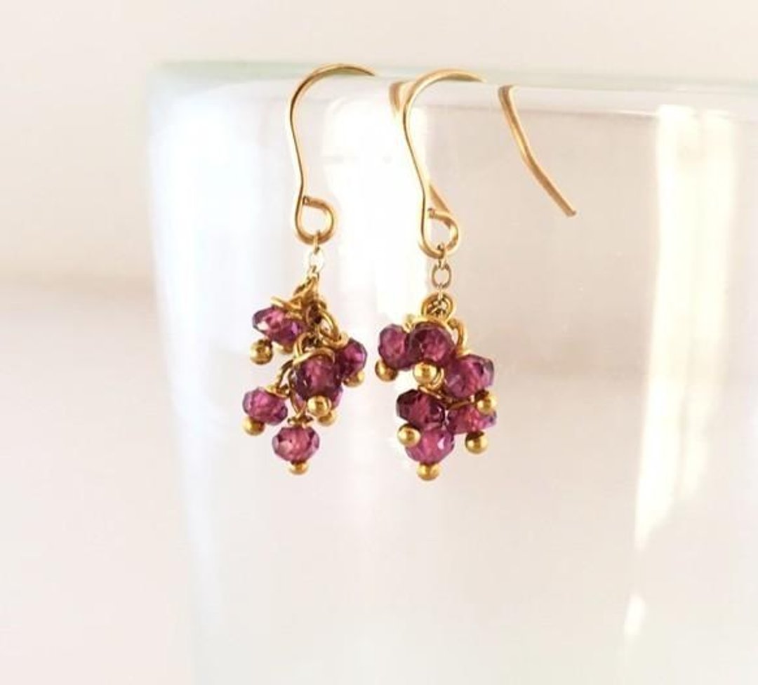 Rhodlite Garnet K14GF Dangling Earrings - 耳环/耳夹 - 宝石 紫色