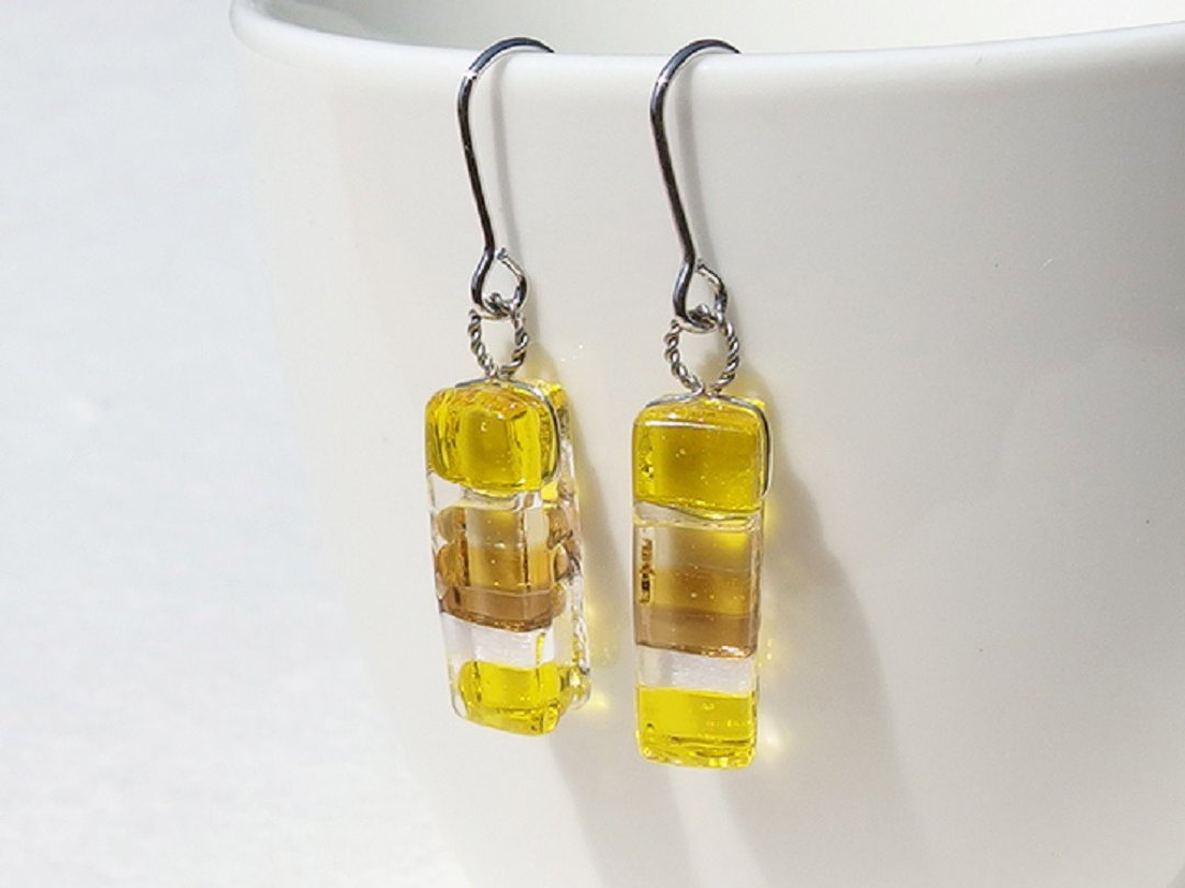 Fragrant glass (Kaoru [sunflower]) Aroma earrings / Clip-On [Choice of metal fittings] [Made to order] - 耳环/耳夹 - 玻璃 黄色
