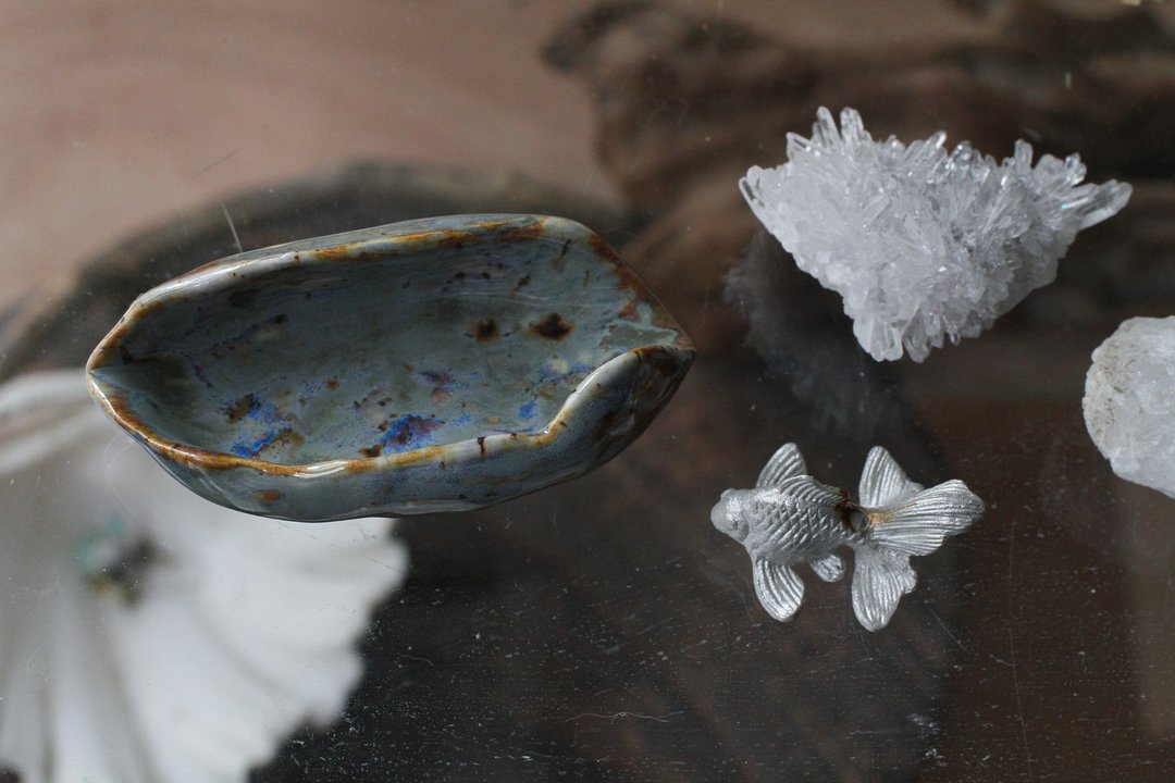 纯手捏不规则花朵造型陶瓷小碟/酱汁碟/线香盘/水晶盘/饰品碟38 - 盘子/餐盘/盘架 - 陶 多色