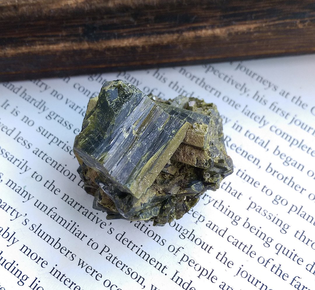 Tourmaline  巴西产地 电气石 绿碧玺 天然矿石 原矿 - 摆饰 - 其他材质 