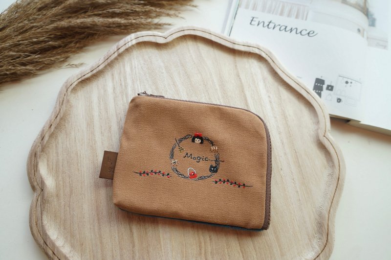 手绘小魔女卡片零钱包 - 皮夹/钱包 - 棉．麻 多色