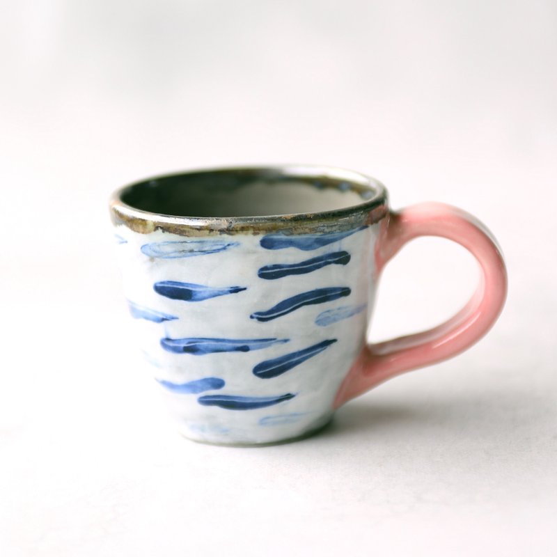 蓝色条纹咖啡杯，小号，粉红手柄 - 咖啡杯/马克杯 - 陶 多色