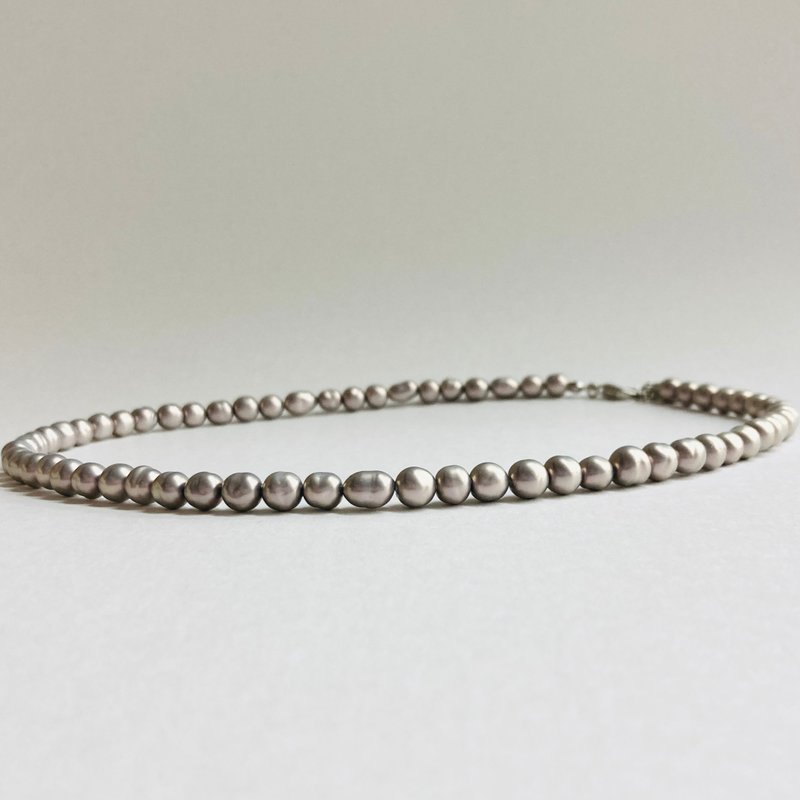 玻璃巴洛克珍珠项链 M / 约 6.5mm，全长约 45cm + 5cm / 浅丁香灰 / 日本制造 - 项链 - 玻璃 紫色