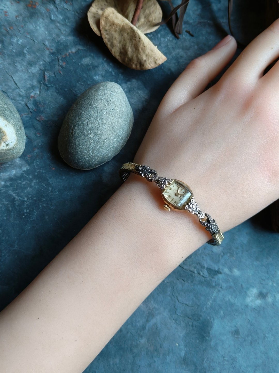 稀有Bulova 弹性表带 10k包金 真钻古董表 机械手上链表 - 女表 - 其他金属 金色