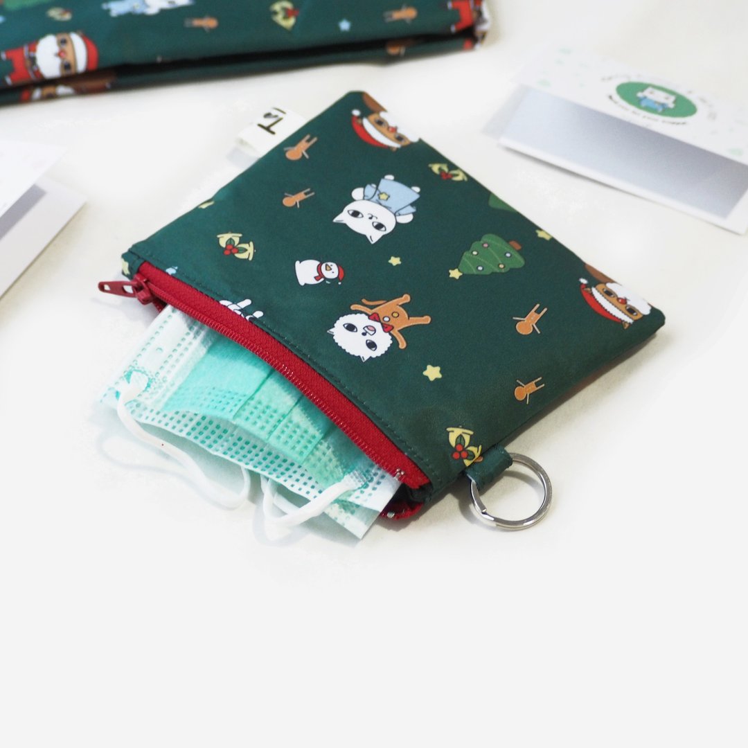 Mask pouch keychain - polyester-micro peach - Santa Cat Collection 13.5X10 cm. - 其他 - 聚酯纤维 绿色